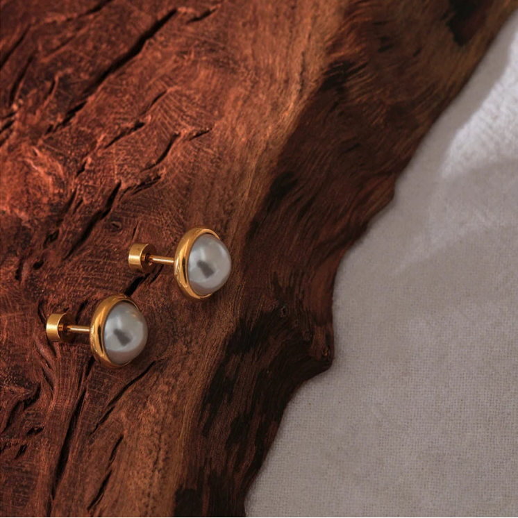 Minato Pearl Stud Earrings